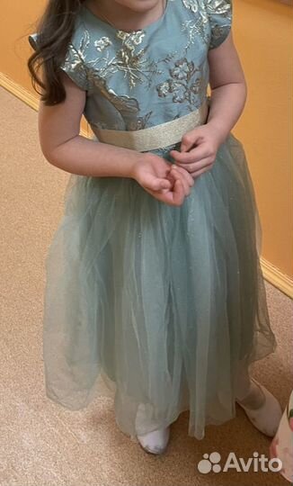 Платье нарядное для девочки 122-128