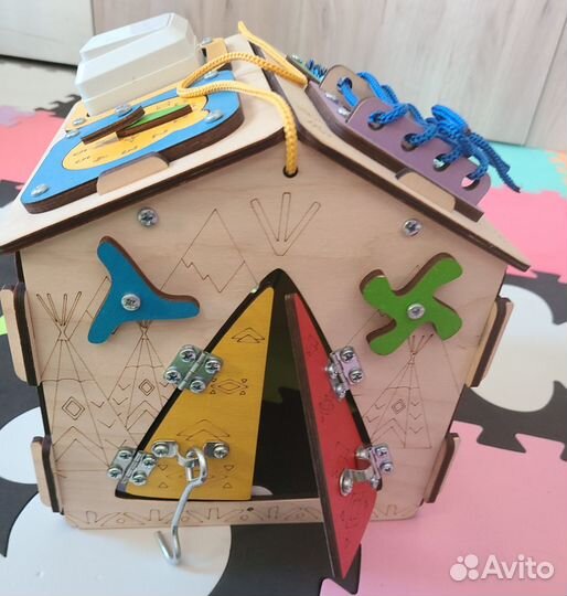 Бизиборд домик