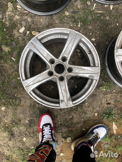 Продам диски с разболтовкой на волгу