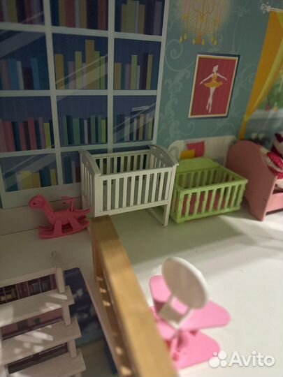 Большой кукольный домик