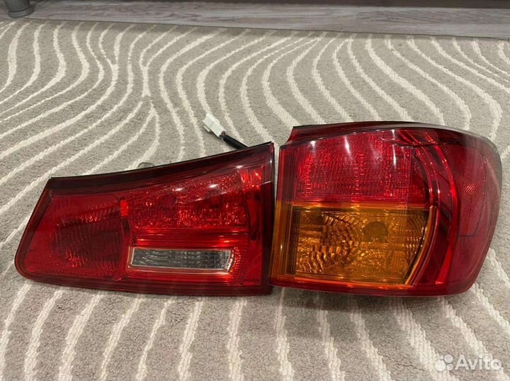 Lexus IS250 - фонари задние (комплект)