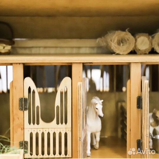 Лот номер 1. Ферма. Конюшня и 8 лошадей