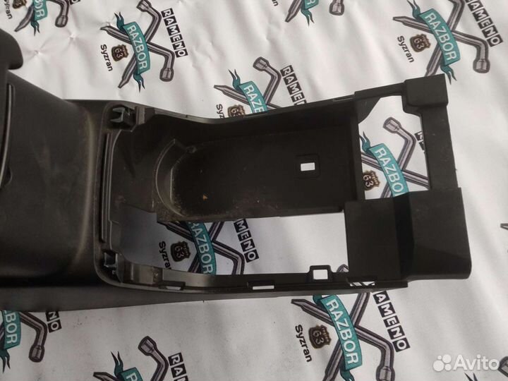 Подлокотник Mitsubishi Outlander