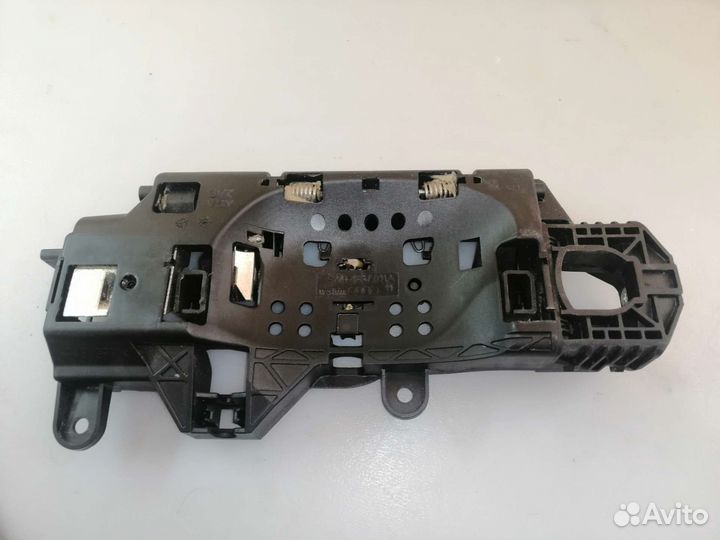 Кронштейн ручки двери задний левый Audi A4 B9