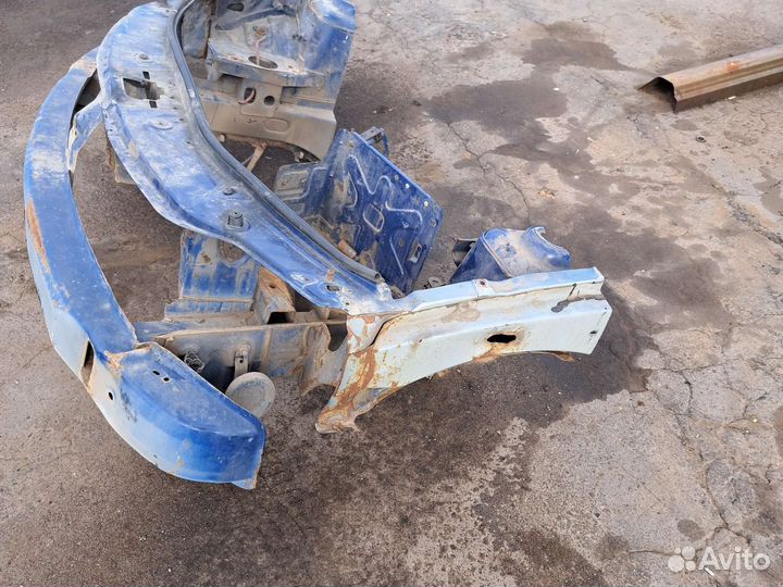 Передняя часть кузова Renault Logan 1