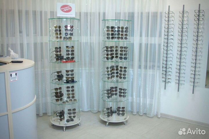 Витрина стеклянная для оптики