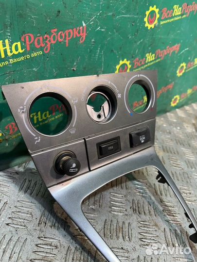 Консоль центральная Pontiac Vibe