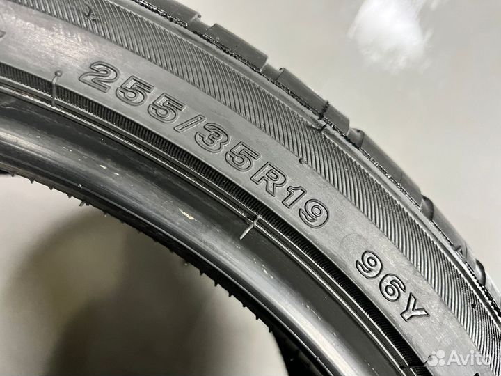 Bridgestone Potenza S001 255/35 R19 и 285/30 R19