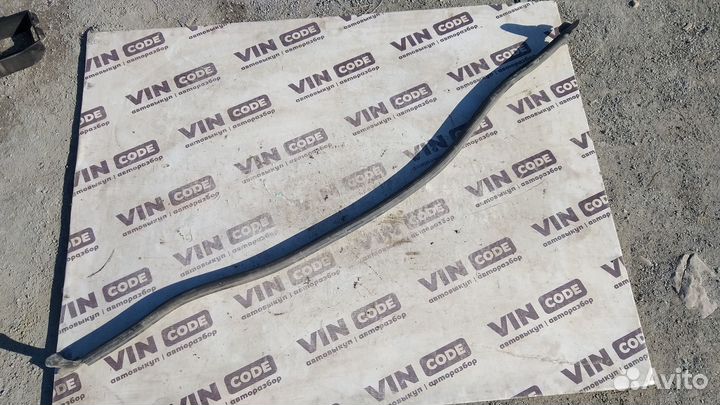 Уплотнитель капота Renault Duster 4x4