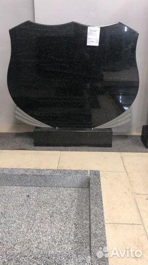 Гранитный метровый памятник под ключ