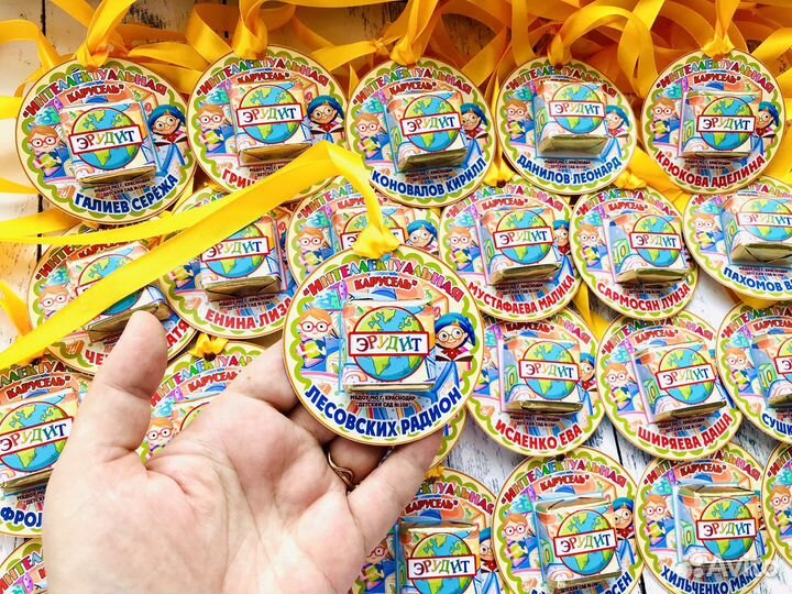 Медали выпускникам школ и детских садов