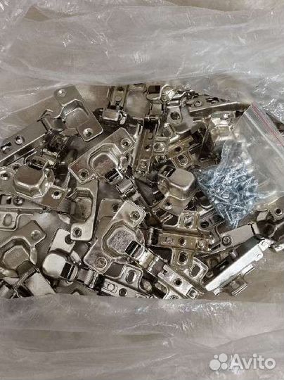 Петли мебельные 32 штуки