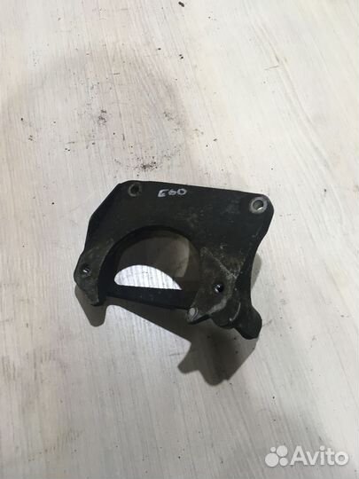 Кронштейн опоры двигателя BMW 5 Е60