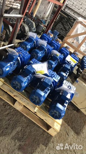 Соосные универсальные редукторы, мотор-редукторы R