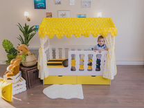 Детская кровать-домик с бортиком безопасности