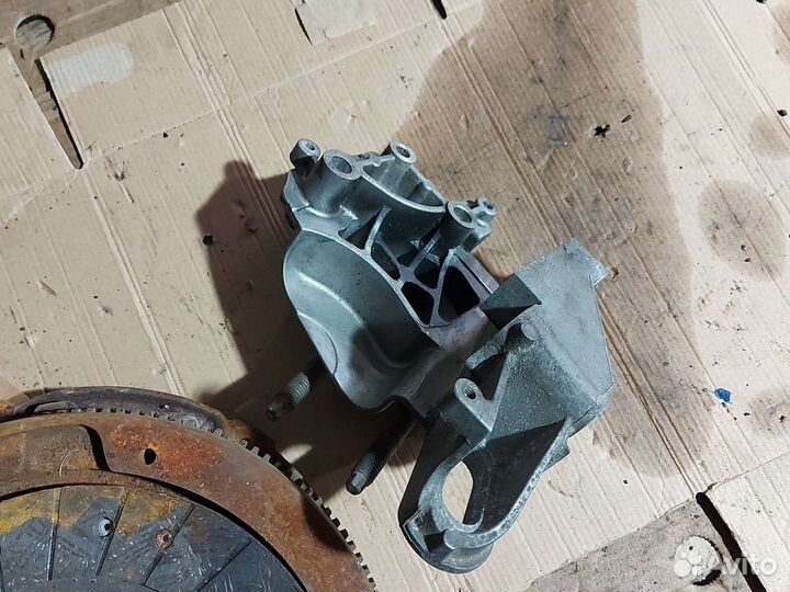 Кронштейн двигателя правый Форд Фокус 2