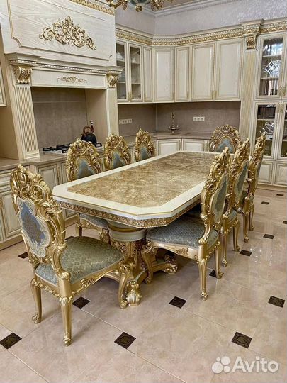 Кухонный стол и стулья новые