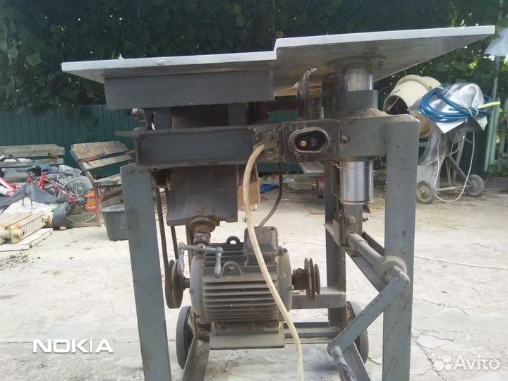 Деревообрабатывающий станок 220
