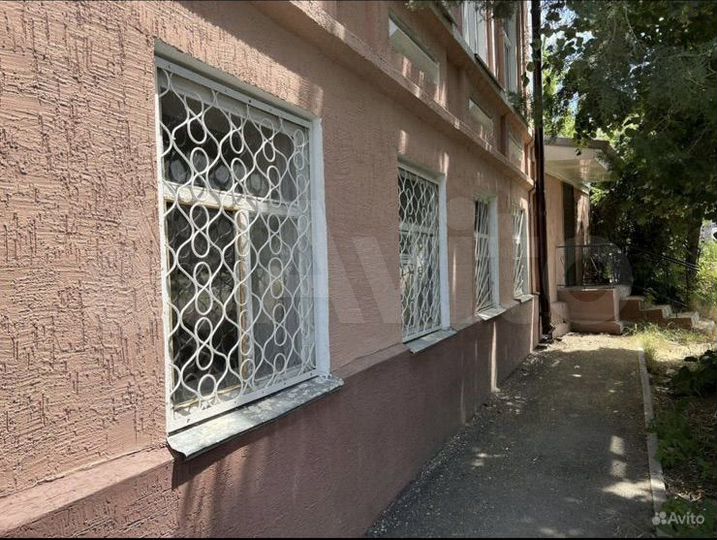 4-к. квартира, 100 м², 1/2 эт.