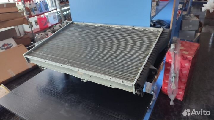 Радиатор охлаждения Бмв E38 1994-2001