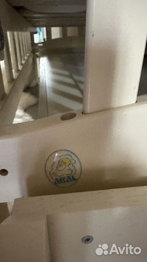 Детская кроватка с поперечным маятником