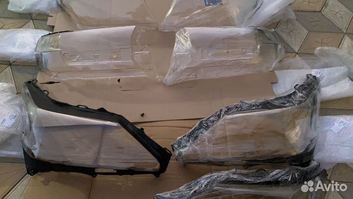 Стекло на фару Lexus LX 570