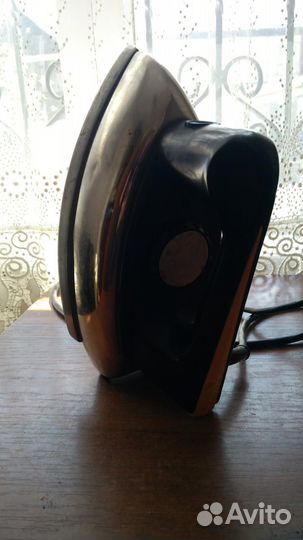 Продаю электрический утюг 1000Вт