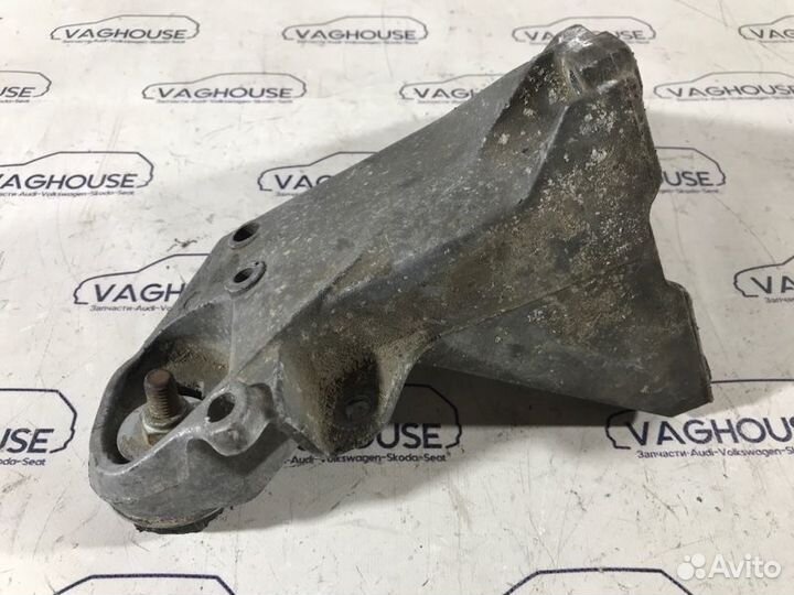 Кронштейн двигателя правый Audi 100 C4 2.3 AAR