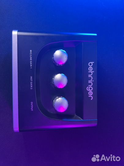 Внешняя звуковая карта Behringer U-Phoria UM2