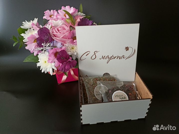 Подарочная коробка на 8 марта
