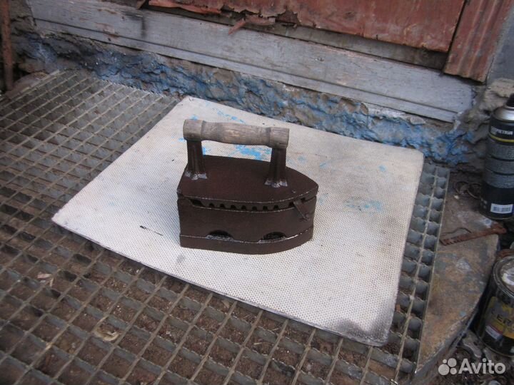 Утюг старинный угольный