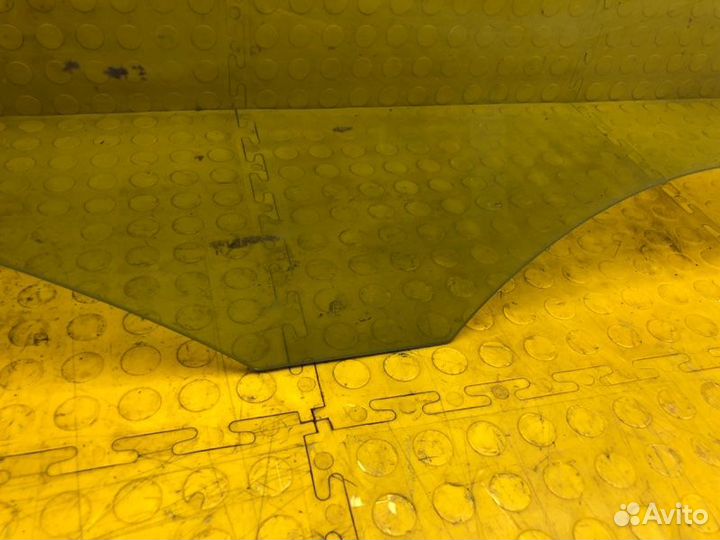 Стекло двери переднее правое Volkswagen Polo