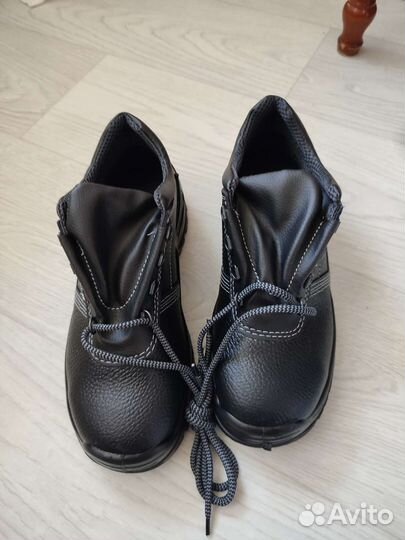 Ботинки с металлической броней