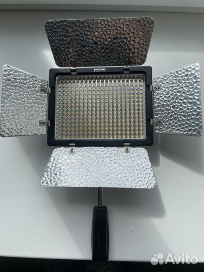 Видеосвет yongnuo 300