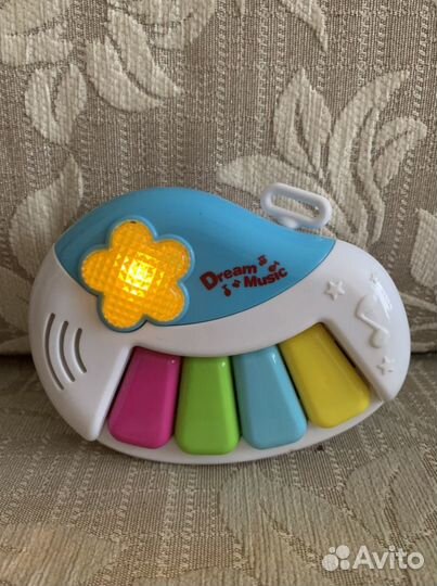 Музыкальная игрушка пианино