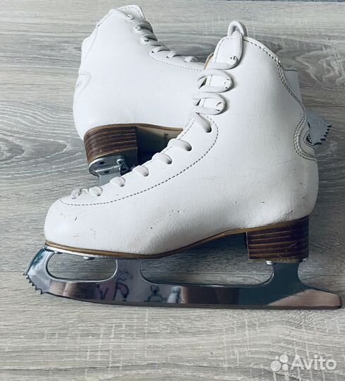 Продаю коньки фигурные Risport LUX белые