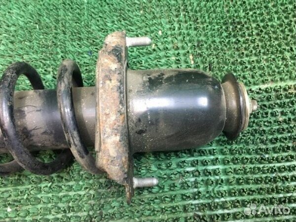 Амортизатор задний левый Toyota Matrix ZZE132