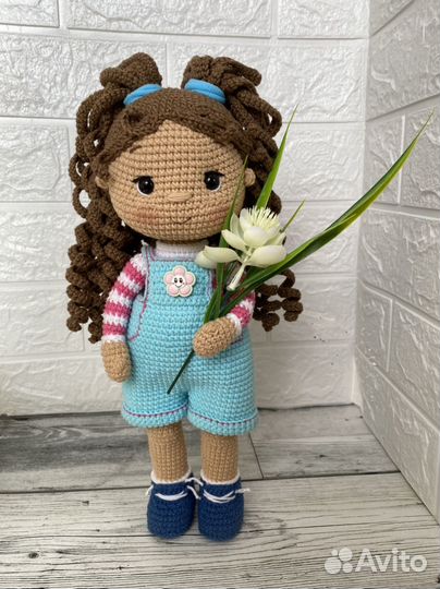 Вязаная кукла ручной работы (кукла крючком)