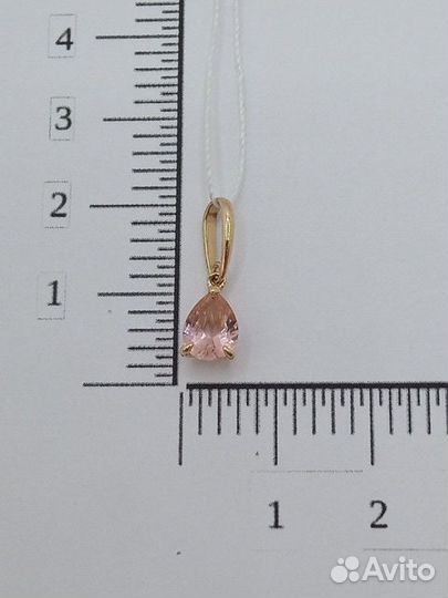 Золотая подвеска с камнем