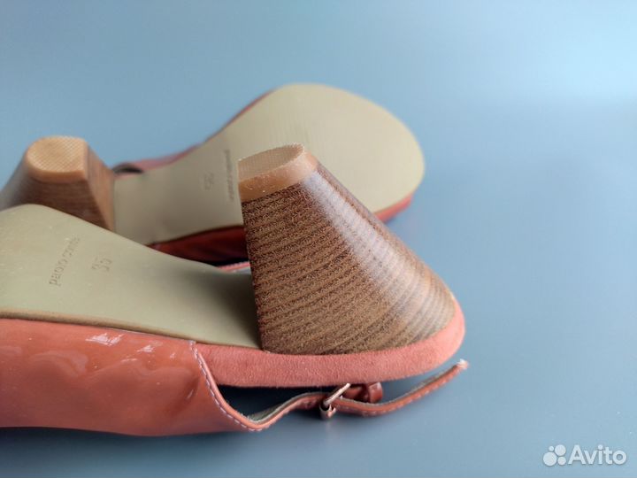 Лаковые босоножки размер 35