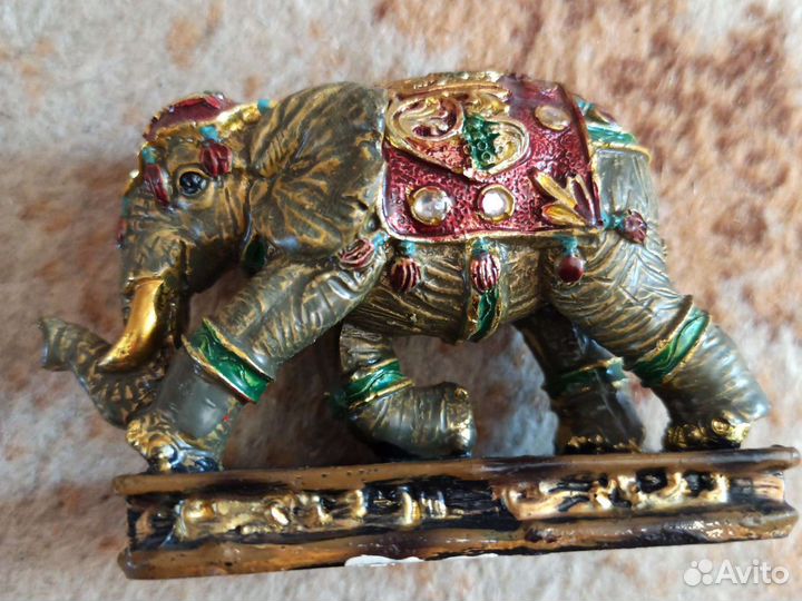 Статуэтка слон