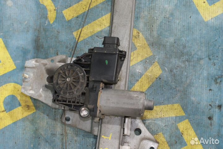 Передний левый стеклоподъемник Toyota Avensis