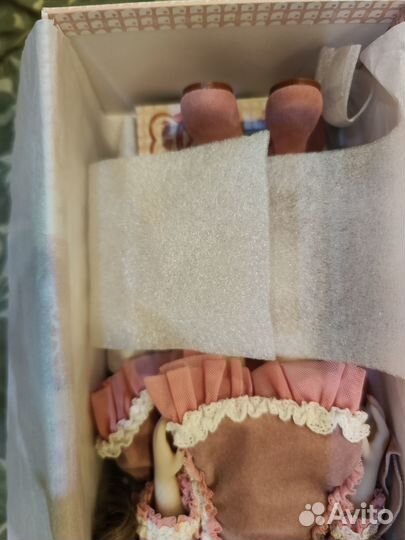 Коробка с вещами от куклы