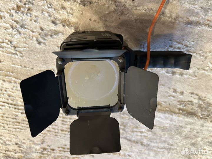 Осветитель студийный