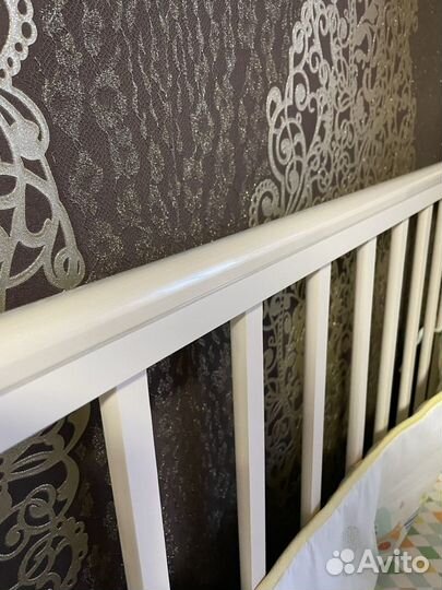 Детская кроватка с универсальным маятником и ящико