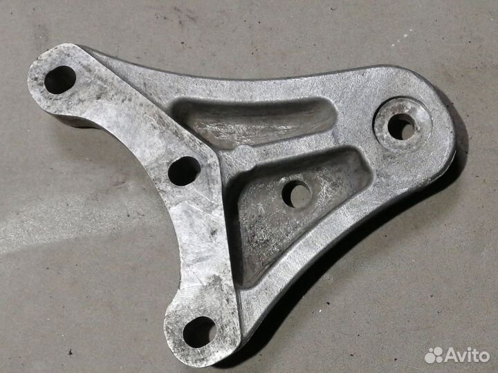 Кронштейн опоры двигателя Skoda Fabia 1999-2007