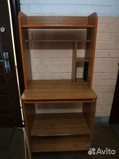 Компьютерный стол б/у бесплатно