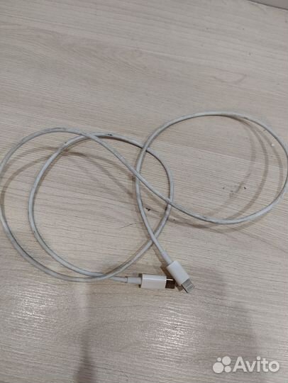 Провод на iPhone