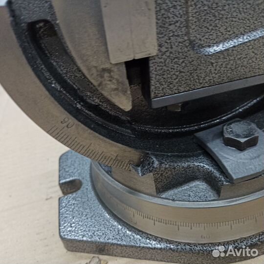 Тиски станочные глобусные 2-х осевые поворотные 10