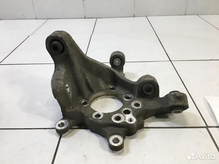 Кулак поворотный задний правый Infiniti Q50 V37